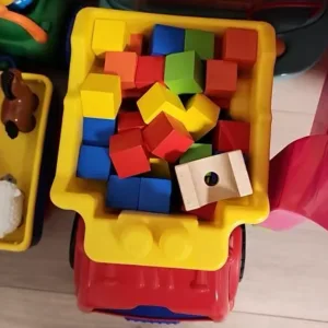 Received 50pcs Colorful Wooden Cubes Building Blocks from customer P***o.