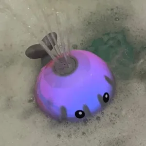 Received Flashing Whale Sprinkler Bath Toy from customer J***i.